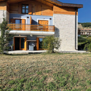 Pescocostanzo, ampio e luminoso bilocale con giardino privato.