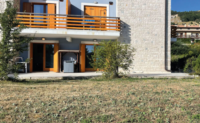 Pescocostanzo, ampio e luminoso bilocale con giardino privato.