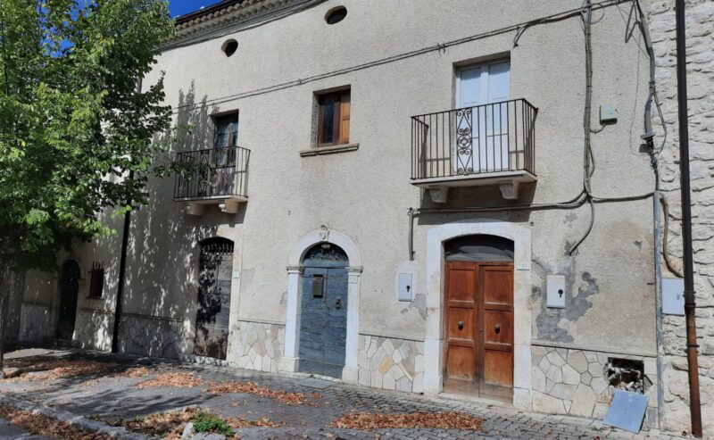 Cansano, porzione di fabbricato all’ingresso del paese, da ristrutturare.